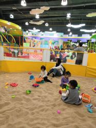 -维佳童话镇演出现场(徐东店)
