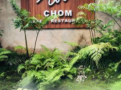 -Chom Cafe and Restaurant
