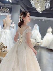 -艾米丽婚纱礼服