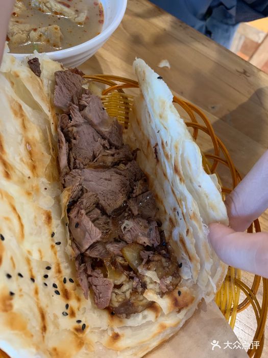 金万丰老北京烧饼铺(古城北路店)烙饼卷牛肉图片