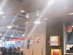 大堂-麦当劳(郑州东高铁站店)