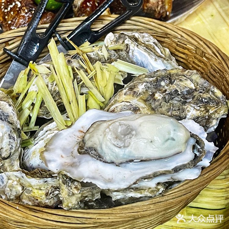 南宁夜市美食 | 肉质鲜美的高压锅生蚝🦪