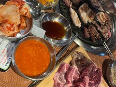 -江南猪肉商会无限续吃(弘大店)