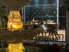 -Mark&Mars Restaurant