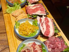 一米黑牛十二拼拼盘-明洞阿姨·韩式酱蟹烤肉·创意料理(三元桥店)