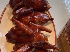 招牌脆皮乳鸽-新雅粤菜馆(南京东路店)