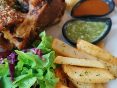 -Chom Cafe and Restaurant