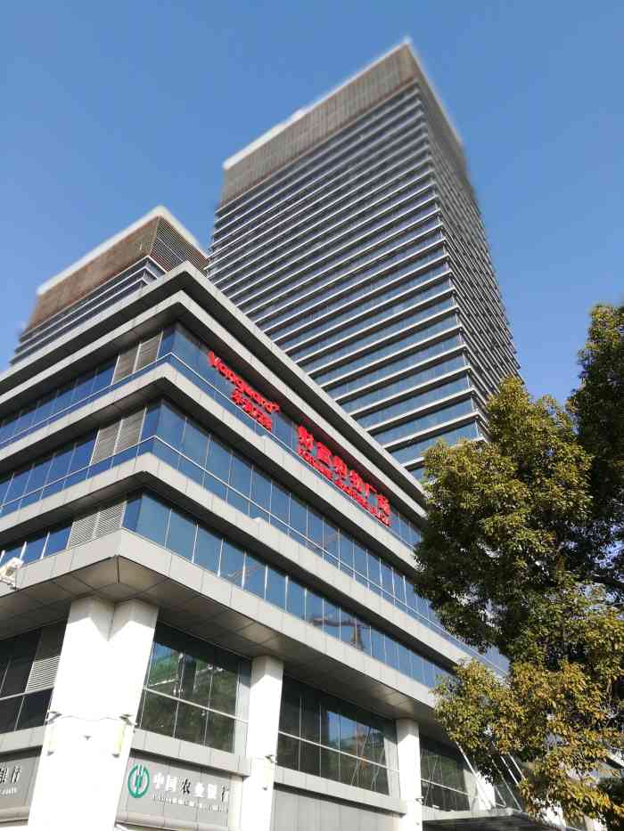 财富广场-b座-"94财富广场b座-这栋大楼位于八一广场的.