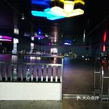 没想到公园塔下里地下室里居然