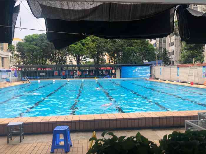 东恩中学游泳馆图片