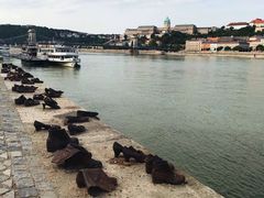 -多瑙河畔鞋履雕塑