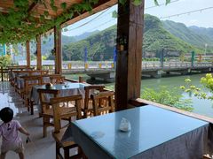 -百里峡七彩艺术小镇