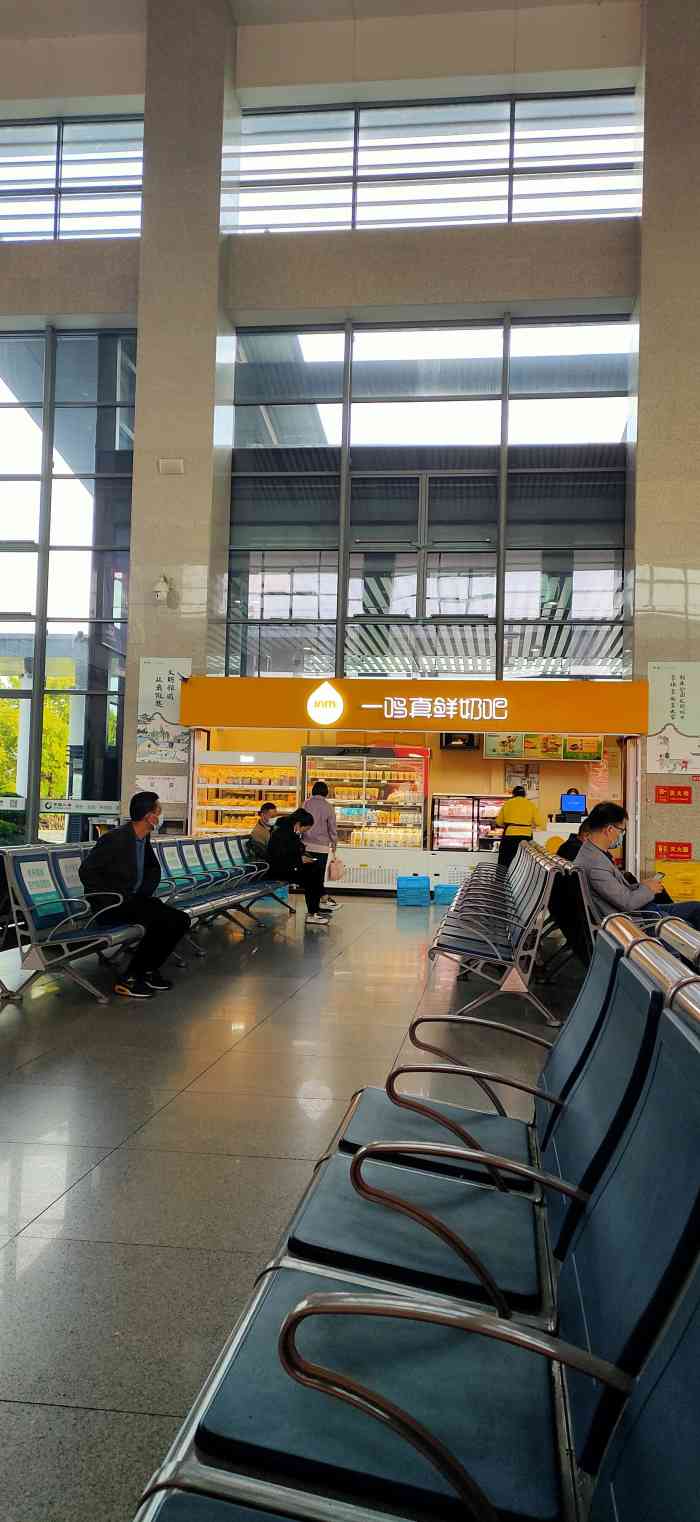 桐乡站-"节假日高峰期 为什么只有一条队伍 马上就."-大众点评移动版