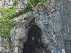 -波斯托伊纳溶洞