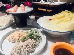 三色菜汁面-煲宫猪肚鸡(晶品店)