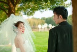 -喜爱高定婚纱摄影