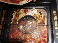 -老牌坊云南鱼豆花火锅(哈西万达店)