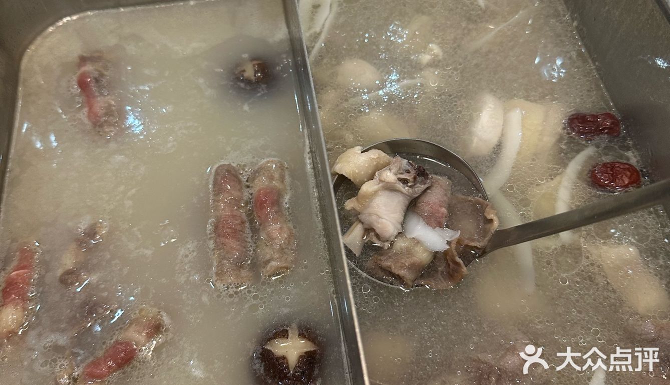 佳肴菜名：椰子鸡，真的超级好吃，椰子水煮出来的鸡肉很甜