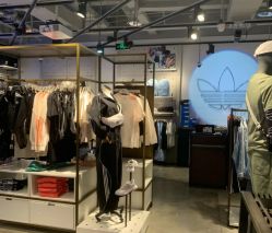 -adidas(德基广场店)