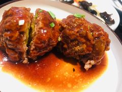 鸭蛋黄狮子头-梅飞酒家(名辉豪庭店)