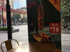 靠窗位-UMAMI乌玛米披萨·汉堡·清真Halal(红岭北店)