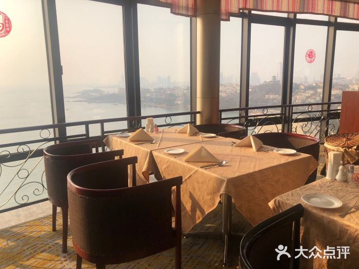 汇泉王朝大饭店-旋转餐厅(南海路店)靠窗位图片