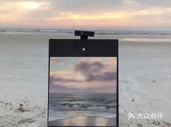 今天在网上看到一组作品，她是伊娃沃尔夫所作的海景