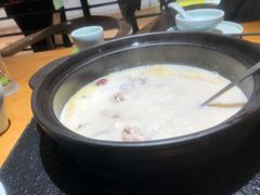 -洪氏嗨捞·广东猪肚鸡·椰子鸡火锅(西咸万象城店)