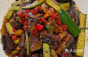 Stir-fried Eel Blood