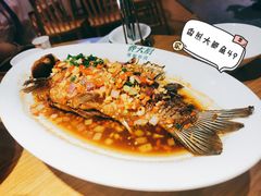 香煎大鲫鱼-费大厨辣椒炒肉(万家丽一店)