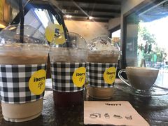 -莓园冰淇淋店