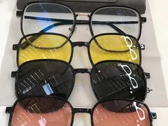 -爱视眸Eyeblling眼镜·依视路·蔡司镜片折扣店(百联南方商城购物中心)