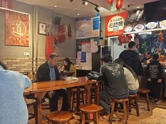 -爆炸头阿姨小四川正宗川味小吃(无任何分店)
