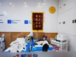 -靓芙泉专研痘痘肌