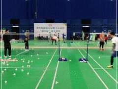 -中地华冠羽毛球俱乐部
