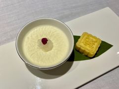 绿豆糕双皮奶时令水果-Yan Ting 宴庭中餐厅(上海静安瑞吉酒店)