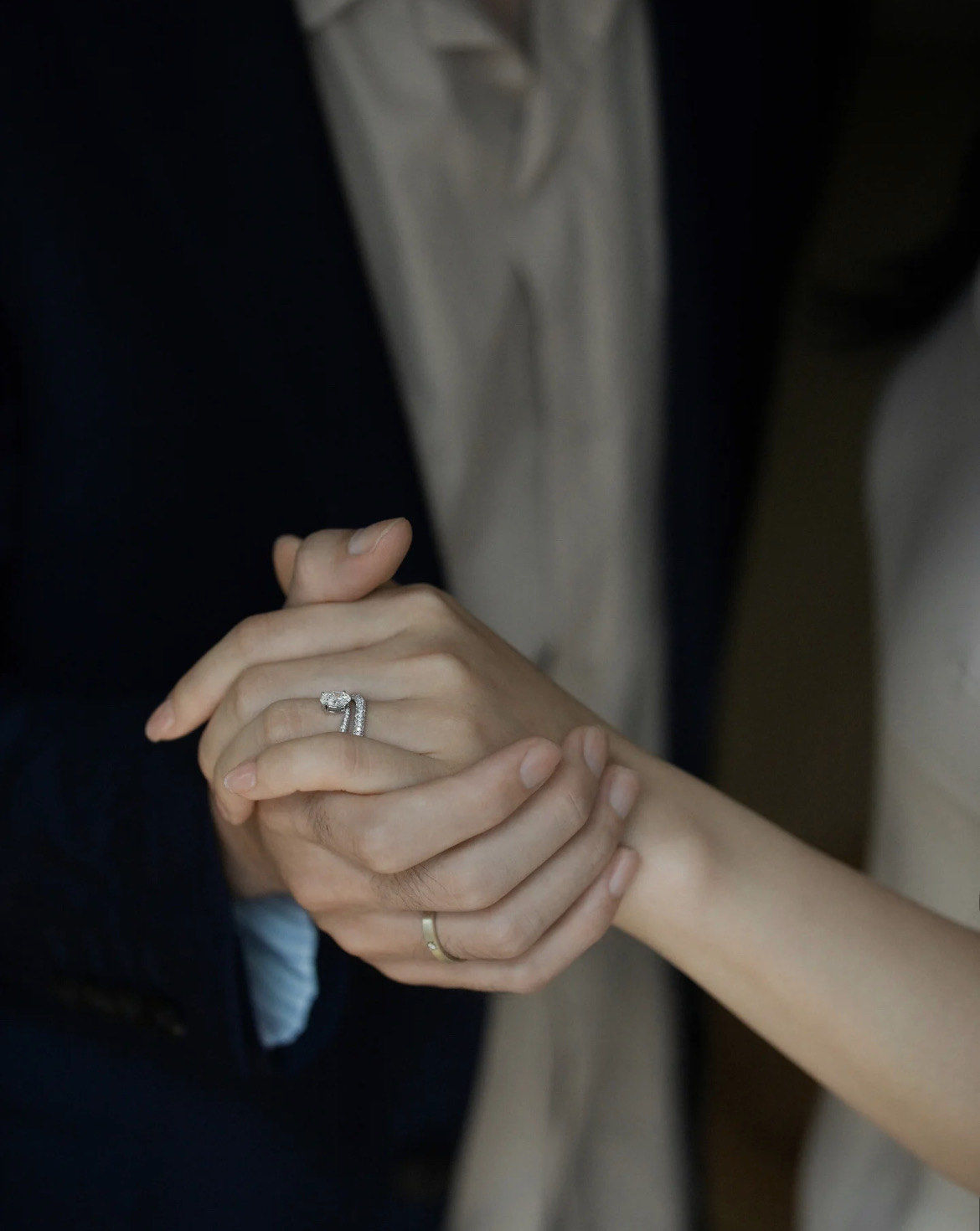 每日挽住同样的手臂