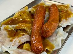 咖喱鱼皮饺配香肠-華歡冰室-WahFoon(吉大店)