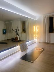 -闺蜜瑜伽·普拉提女性塑形馆