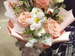 -谷莠子花艺气球派对·绿植造景·花艺沙龙(东海缤纷天地店)