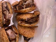 烧饼夹肘子肉-老四烧饼铺(丽源路店)