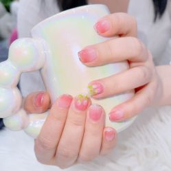 -七彩虹美甲美睫 半永久