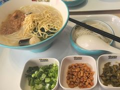 -灵芝妹子海鲜米线(劳动公园店)