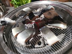 -围炉肉舍•炭烤活鳗•丹东海鲜烤肉(步行街店)