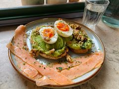 牛油果煮蛋吐司-RAC BAR(安福路店)