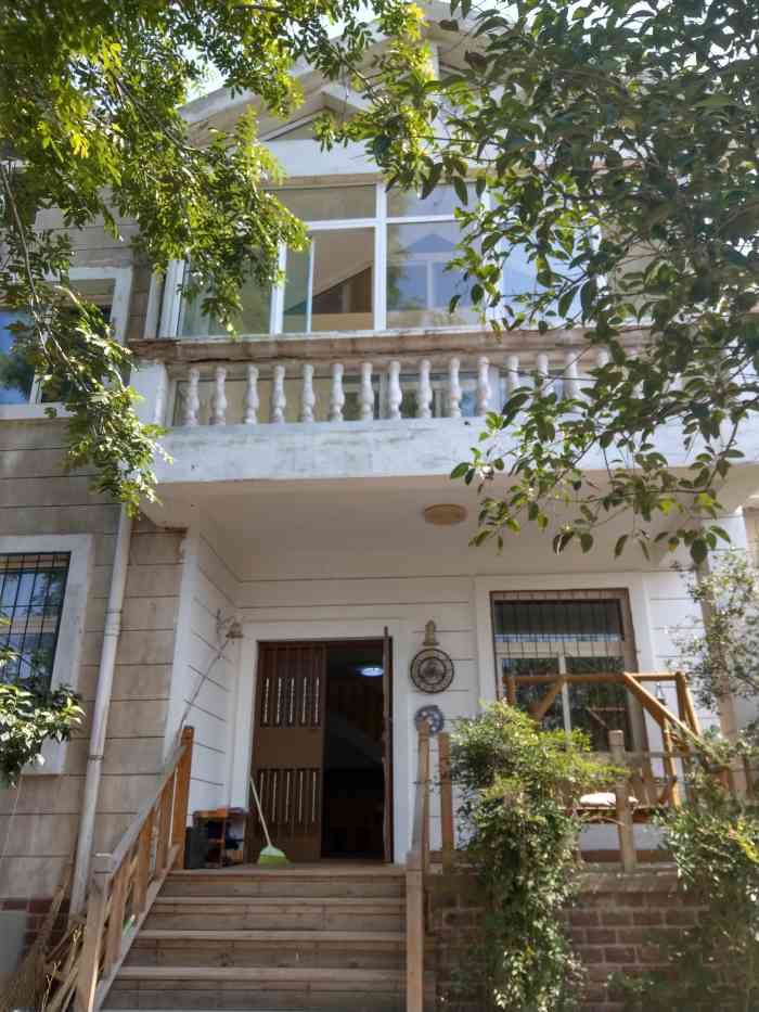 地方不是特别好找,在蝎子山的别墅上,山上特别崎岖.