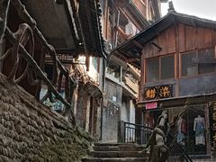 -西江千户苗寨-百年吊脚楼