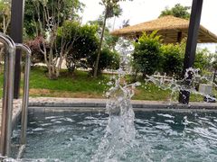 -大理小河淌水温泉艺术小镇月亮湾温泉