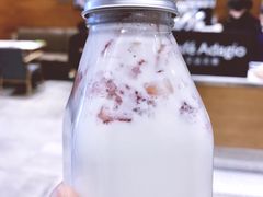 草莓层层拿铁-巴黎贝甜(熙悦汇店)