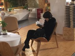 -新华里咖啡书吧(新华书店小寨店)